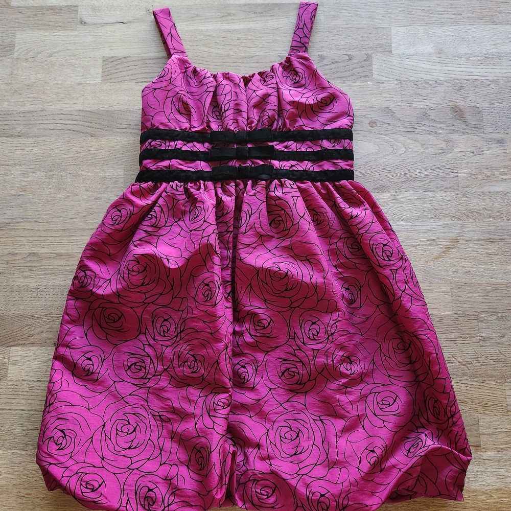 Classic Pinky rose embellished girls dress sz 8 magenta and black